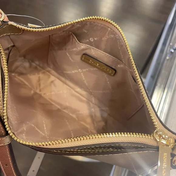 MICHAEL KORS Arden Medium Metallic Crossbody Bag
Pale Gold 
NWT - Picture 11 of 16